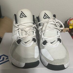 Men’s White Nike Basketball Shoes